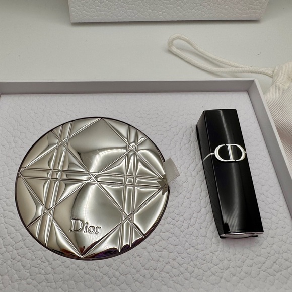 Dior Exquisite Silver Compact Mirror w/lipstick & samples - Picture 3 of 6